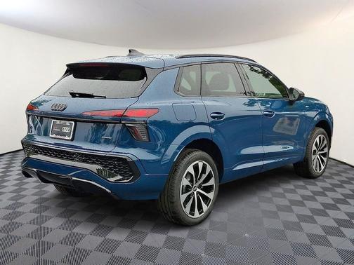Malpelo Blue Metallic 2026 Audi Q3 TFSI quattro S tronic
