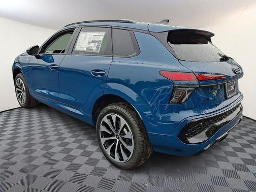 Malpelo Blue Metallic 2026 Audi Q3 TFSI quattro S tronic
