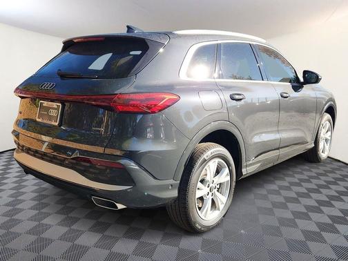 2025 Audi Q5 Premium TFSI quattro S tronic