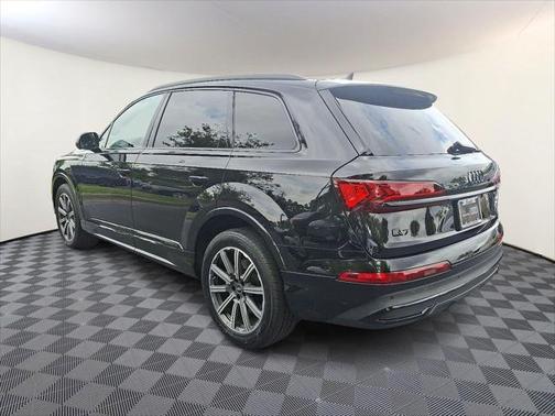 2022 Audi Q7 45 Premium Plus