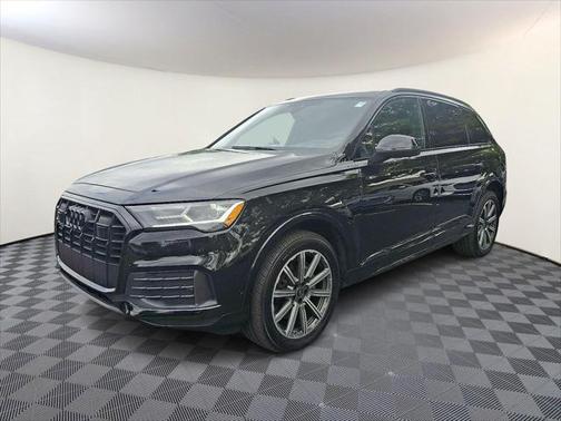 2022 Audi Q7 45 Premium Plus