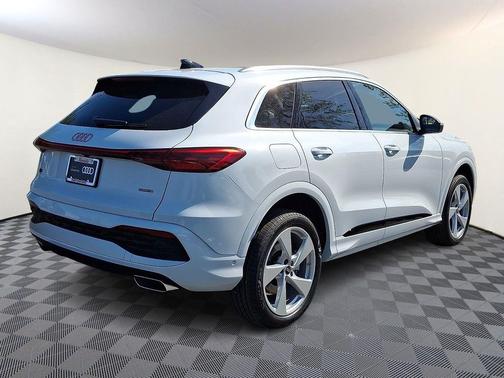 Glacier White Metallic 2026 Audi Q5 Premium Plus