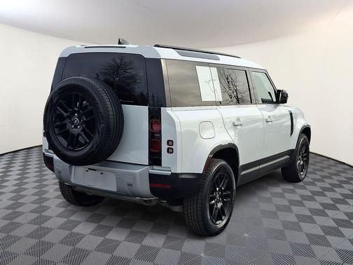 2025 Land Rover Defender 110 P300
