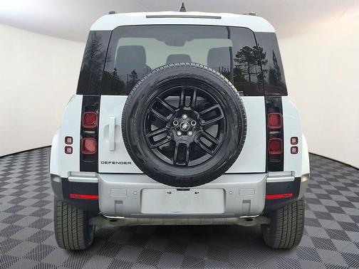 2025 Land Rover Defender 110 P300