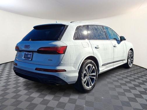 2025 Audi Q7 45 Premium