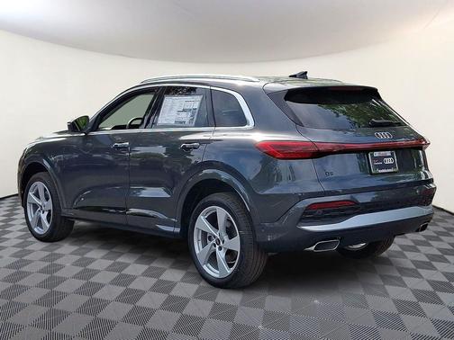 Tambora Gray Metallic 2026 Audi Q5 Premium Plus