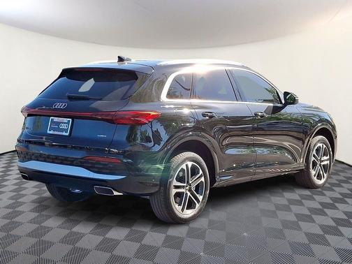 Mythos Black Metallic 2026 Audi Q5 Premium TFSI quattro S tronic