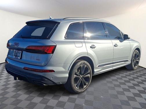 2025 Audi Q7 55 Premium Plus