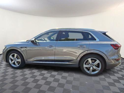 2019 Audi e-tron Premium Plus