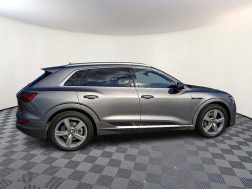 2019 Audi e-tron Premium Plus
