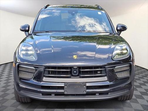 2022 Porsche Macan Base