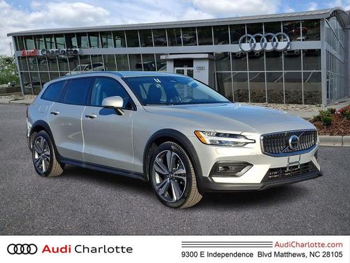 2025 Volvo V60 Cross Country Plus, B5 AWD Gas (mild hybrid)