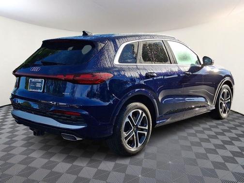 Navarra Blue Metallic 2025 Audi Q5 Prestige TFSI quattro S tronic