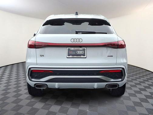 Glacier White Metallic 2026 Audi Q5 Sportback Premium Plus TFSI quattro S tronic