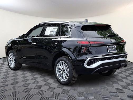 Mythos Black Metallic 2026 Audi Q3 S line