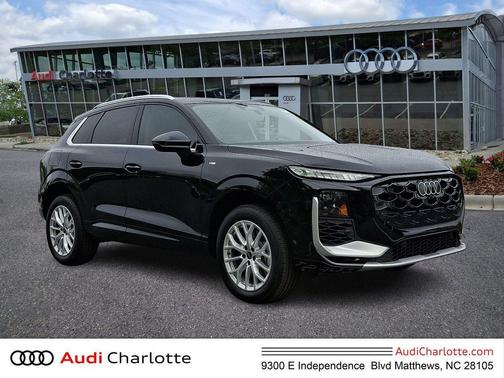 Mythos Black Metallic 2026 Audi Q3 S line