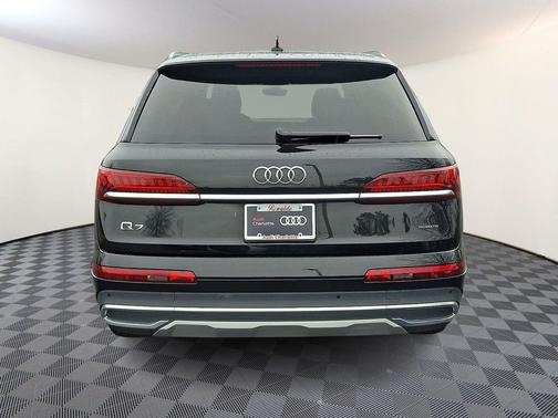 2024 Audi Q7 55 Premium Plus