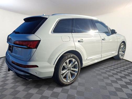 2025 Audi Q7 55 Premium Plus