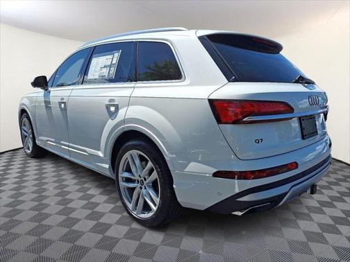 2025 Audi Q7 55 Premium Plus
