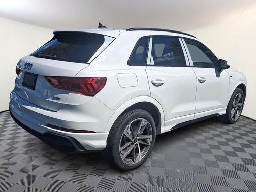 2025 Audi Q3 Premium 45 TFSI S line quattro Tiptronic