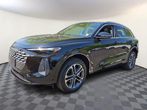 Mythos Black Metallic 2025 Audi Q5 Premium TFSI quattro S tronic