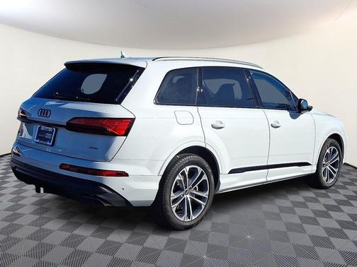 2025 Audi Q7 45 Premium Plus