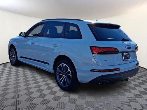 2025 Audi Q7 45 Premium Plus