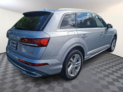 2022 Audi Q7 55 Premium Plus