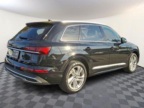 2022 Audi Q7 55 Premium Plus