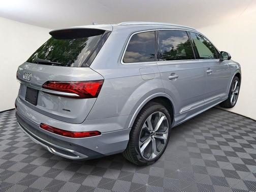 Florett Silver Metallic 2022 Audi Q7 55 Premium Plus