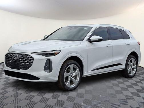 Glacier White Metallic 2026 Audi Q5 Premium Plus TFSI quattro S tronic