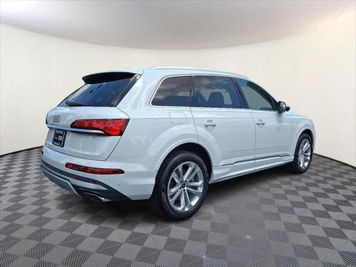2025 Audi Q7 45 Premium Plus