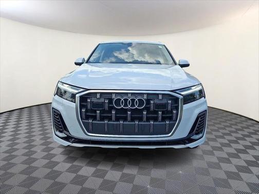 2025 Audi Q7 45 Premium Plus