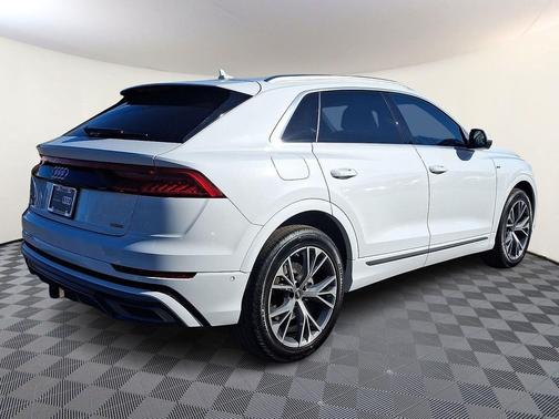 2023 Audi Q8 55 Premium Plus