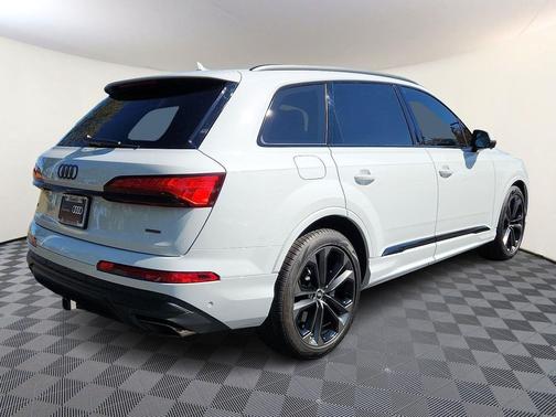 2025 Audi Q7 55 Prestige