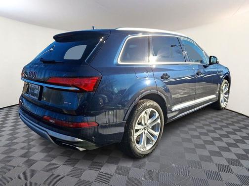 2025 Audi Q7 45 Premium Plus