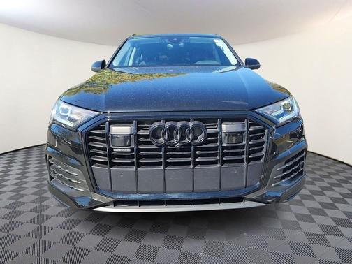 2023 Audi Q7 45 Premium Plus
