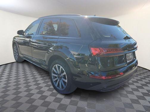 2023 Audi Q7 45 Premium Plus
