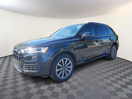 2023 Audi Q7 45 Premium Plus