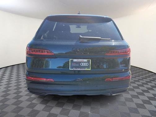 2023 Audi Q7 45 Premium Plus
