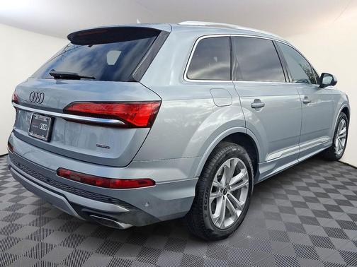 2025 Audi Q7 45 Premium Plus