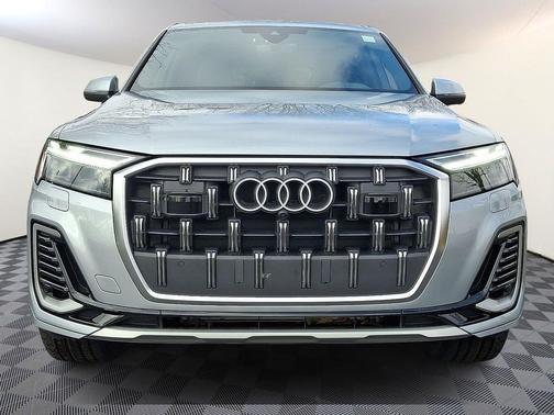2025 Audi Q7 45 Premium Plus