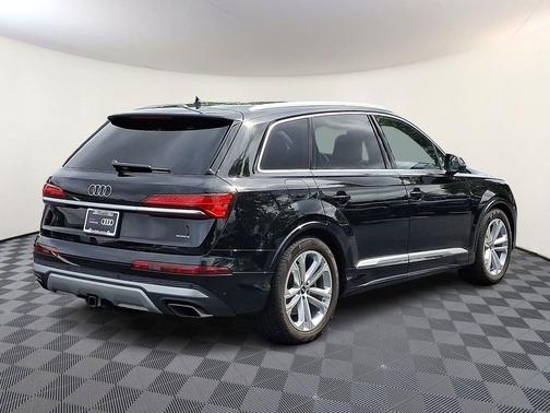 Mythos Black Metallic 2026 Audi Q7 55 Premium Plus