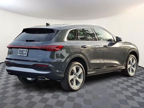 Tambora Gray Metallic 2026 Audi Q5 Premium Plus
