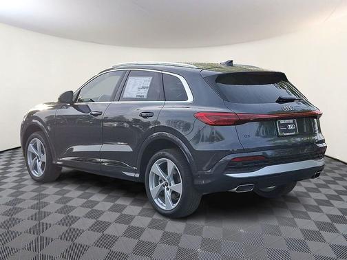 Tambora Gray Metallic 2026 Audi Q5 Premium Plus