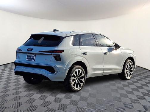 Glacier White Metallic 2026 Audi Q3 S line