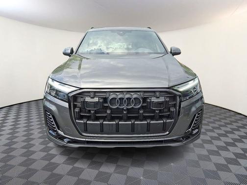 2025 Audi Q7 45 Premium Plus