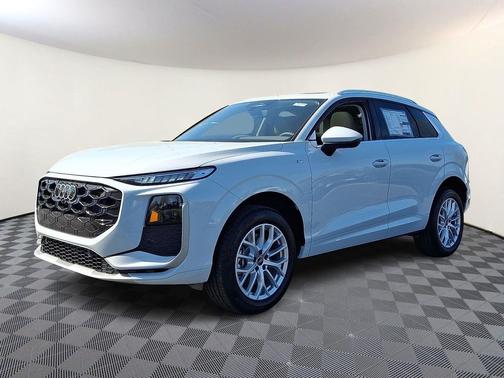 Glacier White Metallic 2026 Audi Q3 TFSI quattro S tronic