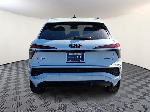 Glacier White Metallic 2026 Audi Q3 TFSI quattro S tronic