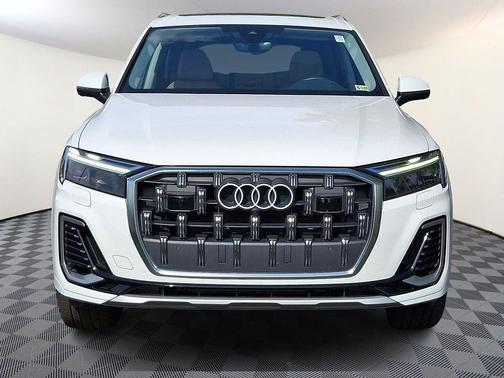 2025 Audi Q7 45 Premium Plus